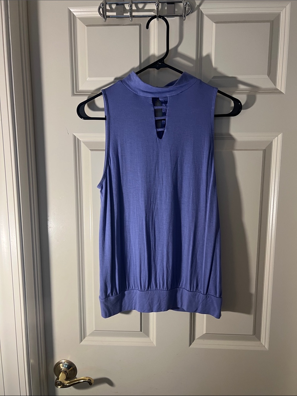 Sleeveless Lavender Keyhole Mock-Neck Tank